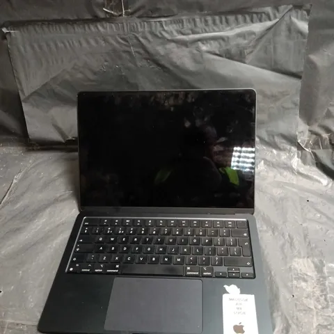 APPLE MAC BOOK AIR 256GB