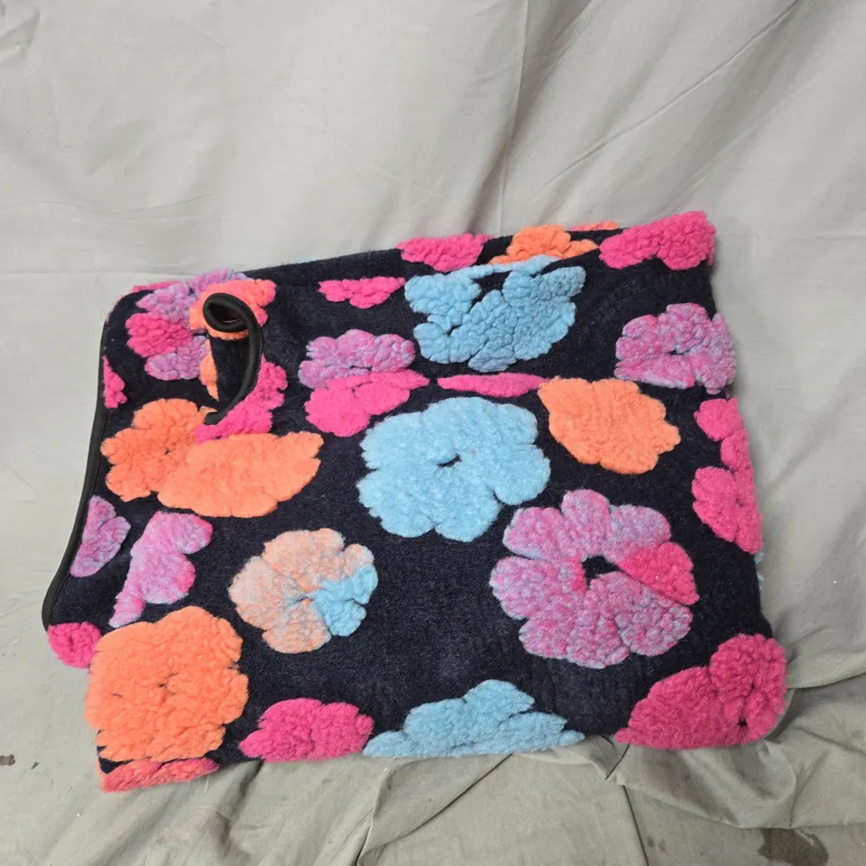 FRANK USHER TEXTURED ALL OVER FLOWER DETAIL WRAP