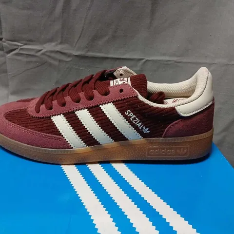 ADIDAS HANDBALL SPEZIAL W WOMEN’S TRAINERS, UK 5, BURGUNDY/WHITE