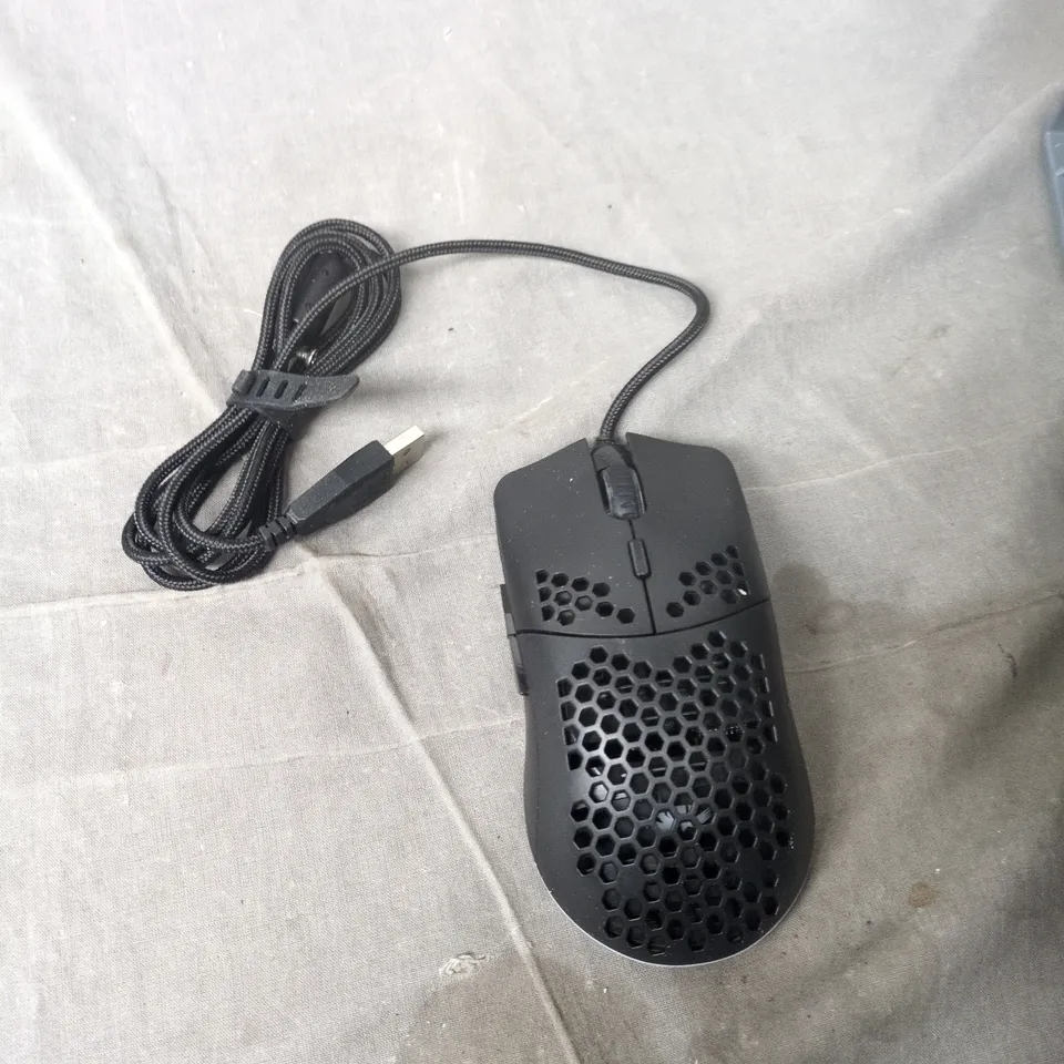 TOTE OF APPROXIMATELY 12 ASSORTED ITEMS TO INCLUDE: SUMVISION RAJIN-X MOUSE