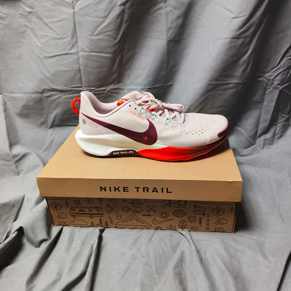 BOXED PAIR OF NIKE TRAIL ATC MENS RUNNING SHOES - SIZE 10