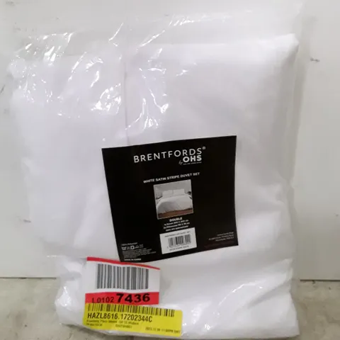 BAGGED PLAIN WEAVE 150 TC MODERN AND CONTEMPORARY SATIN STRIPE DUVET SET // SIZE: DOUBLE