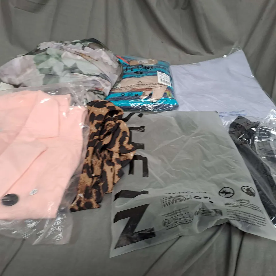 LARGE QAUNTIITY OF ASSORTED CLOTHING ITEMS IN VARIOUS STYLES, SIZES AND COLOURS