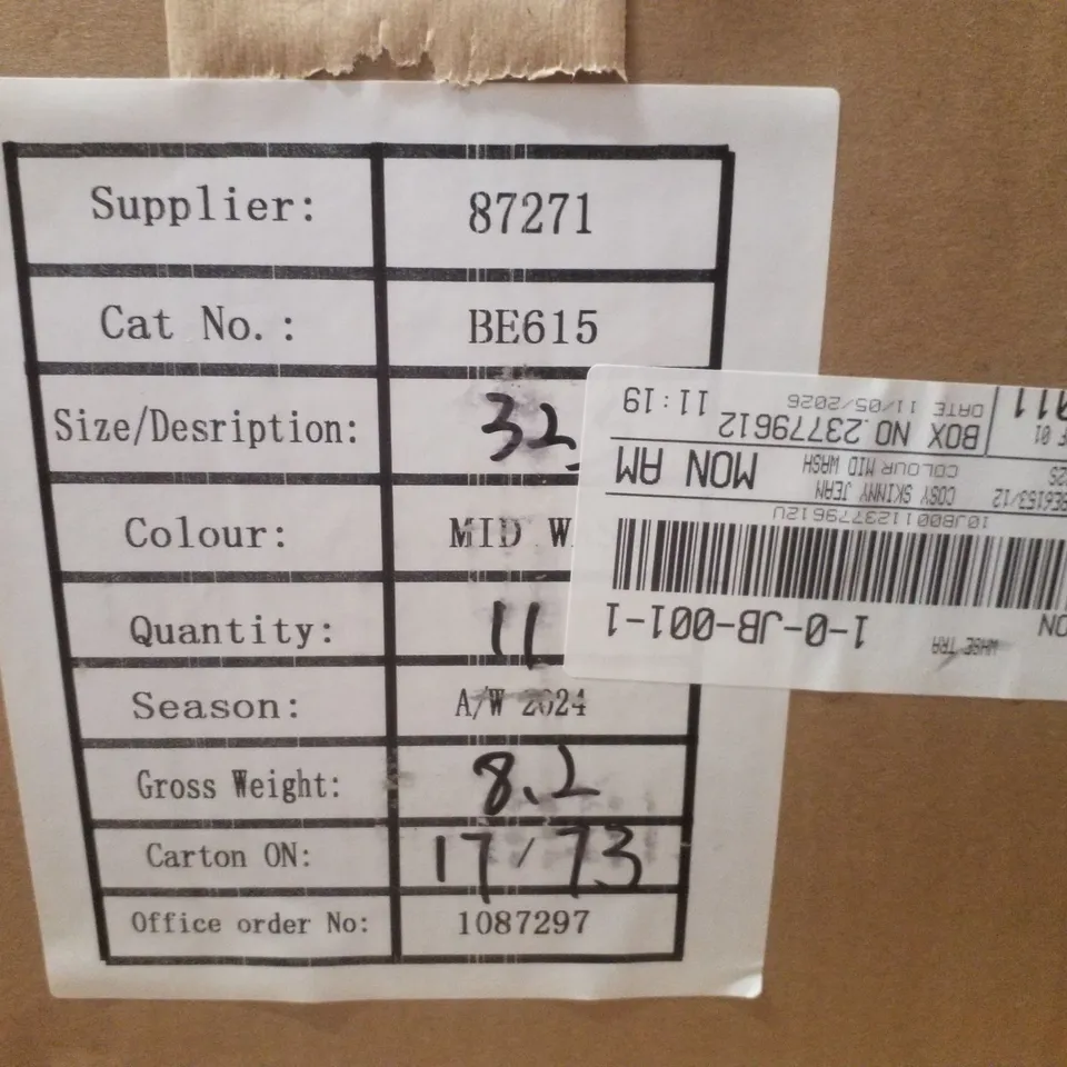 BOX CONTAINING APPROXIMATELY 11 BRAND NEW SIMPLY BE COSY MID WASH SKINNY JEANS - SIZE 32S