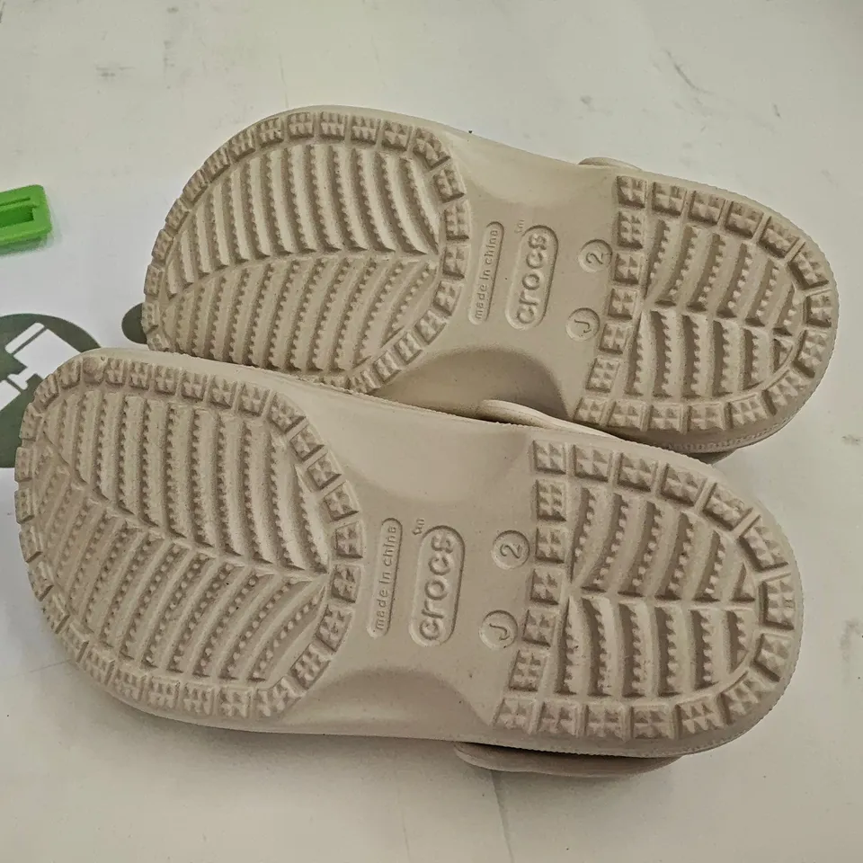 CROCS CLASSIC CLOG – KIDS, RELAXED FIT, BEIGE UK J2