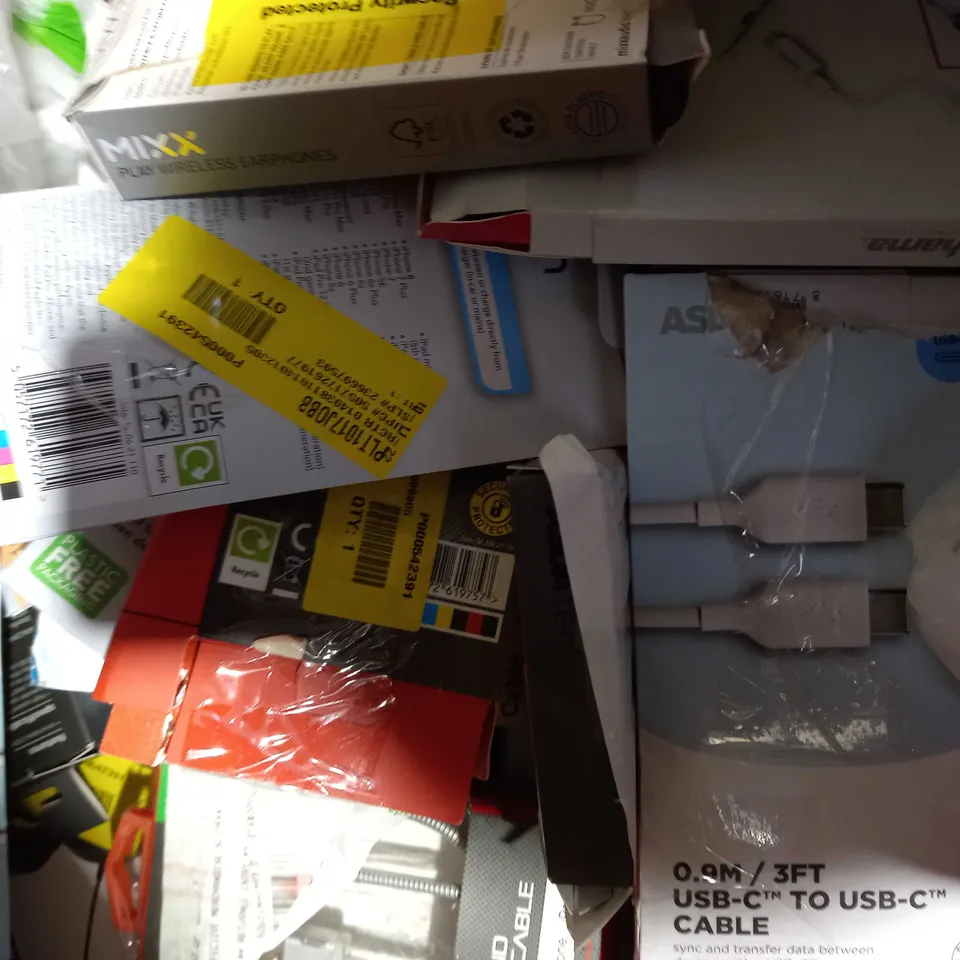 LOT OF APPROXIMATELY 30 ASSORTED ELECTRICAL ITEMS, TO INCLUDE SPEAKER, CHARGER, ETC