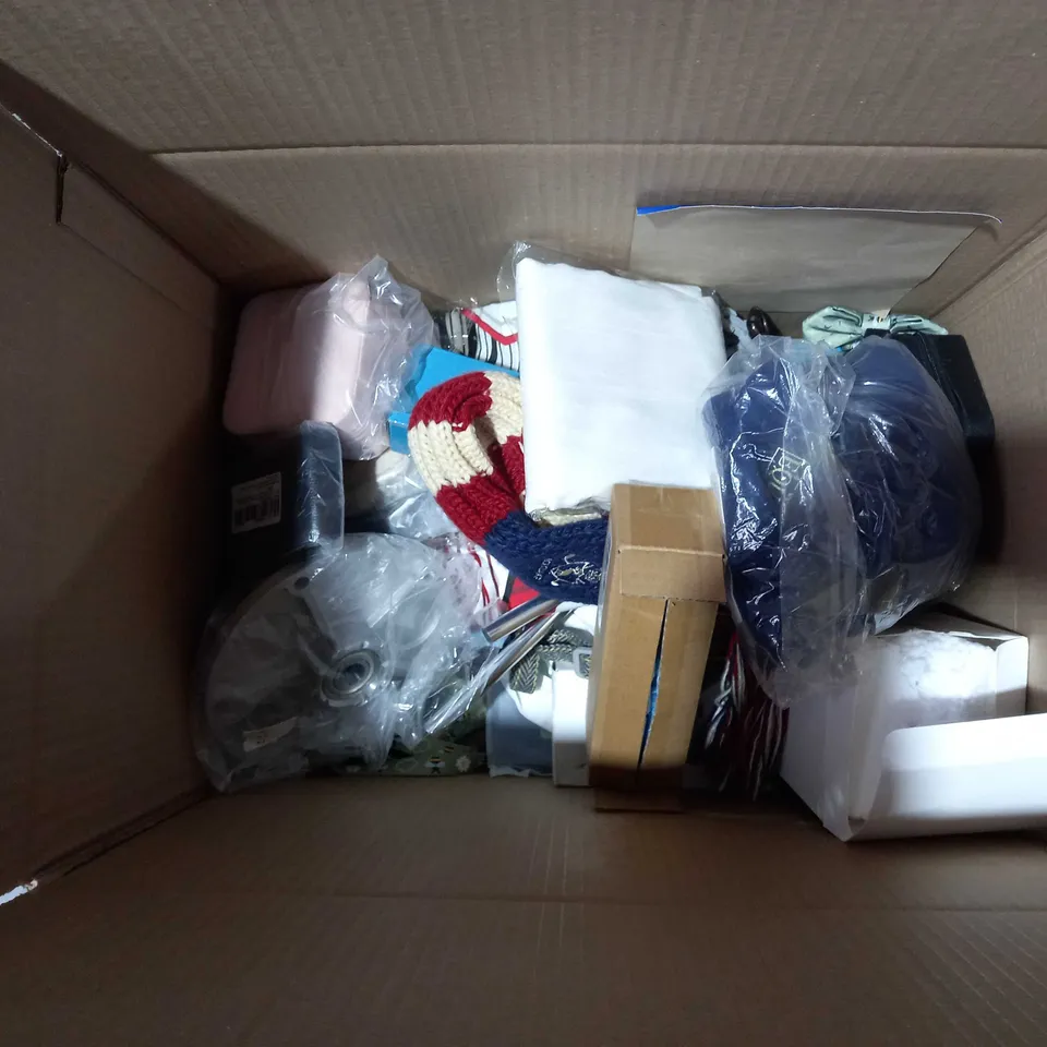 APPROXIMATELY 15 ASSORTED HOUSEHOLD ITEMS TO INCLUDE JEWELLERY CASES, NOTEBOOKS, YARN WOOL, ETC
