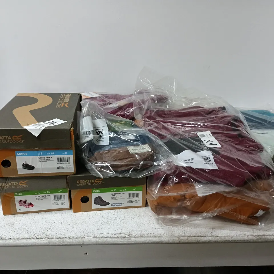 BOX OF APPROXIMATELY 12 BRAND NEW ASSORTED REGATTA CHILDRENS CLOTHING AND SHOES ITEMS INCLUDING WESTSHORE SHOES AND JUNIOR HIGHTON JACKET