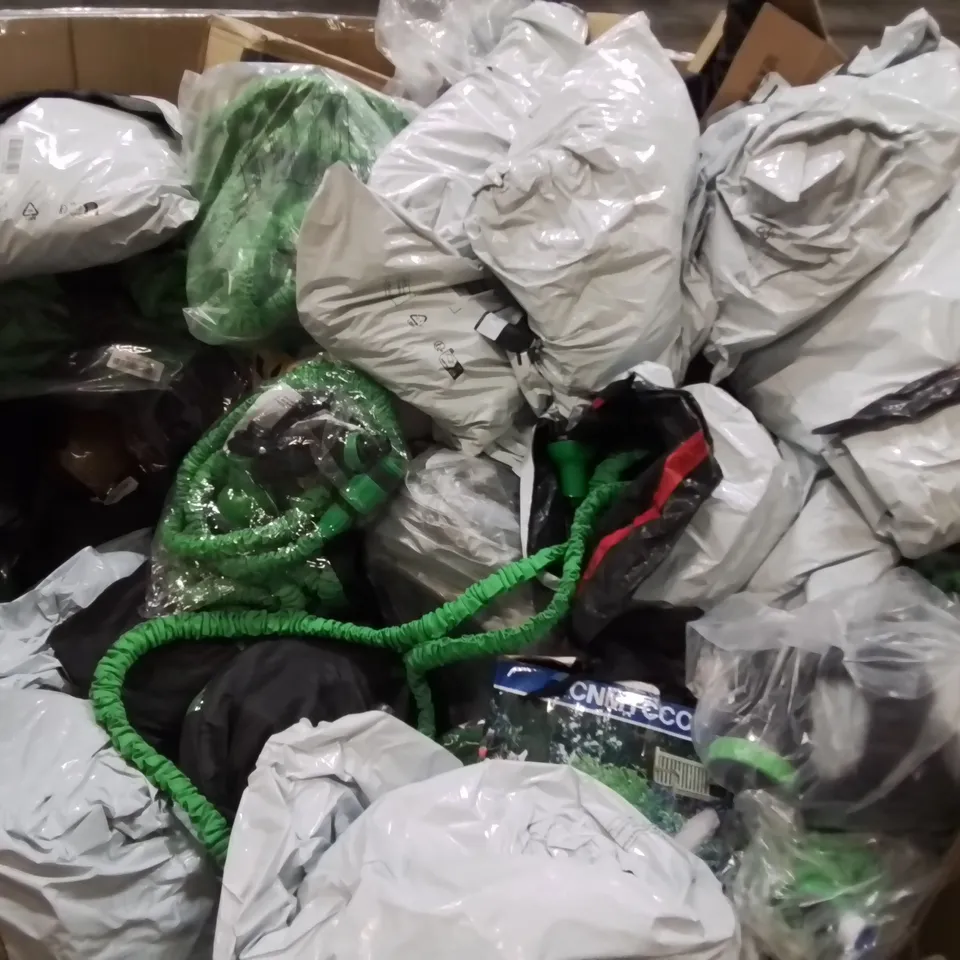 PALLET OF ASSORTED GARDEN HOSES AND FITTINGS 