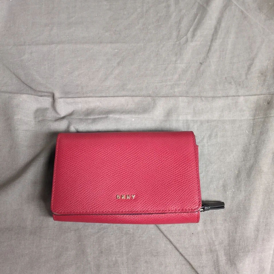 DKNY RED PEBBLED LEATHER WALLET – ZIP POCKET & CARD SLOTS