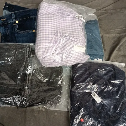 APPROXIMATELY 35 ASSORTED CLOTHING ITEMS IN VARIOUS SIZES, STYLES & COLOURS TO INCLUDE JEANS, DRESS, TOPS, ETC - COLLECTION ONLY