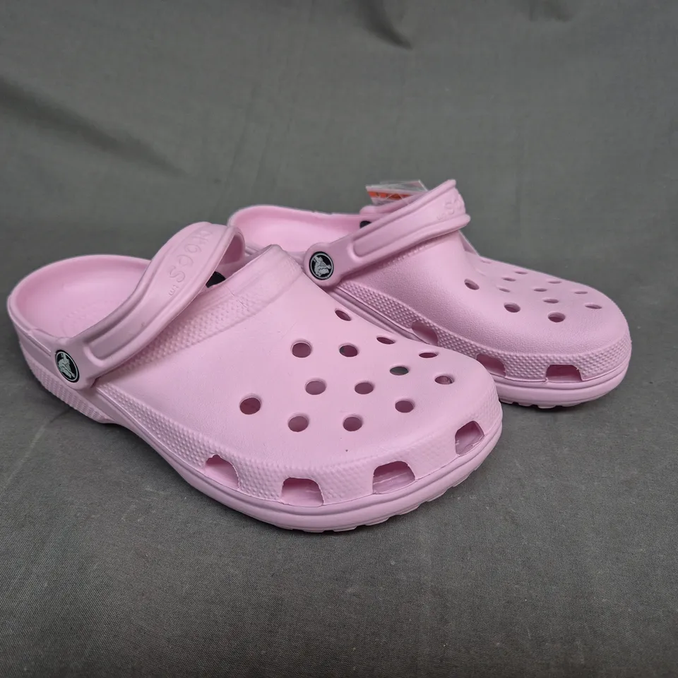 PAIR OF CROCS CLASSIC CLOGS IN PINK SIZE 5