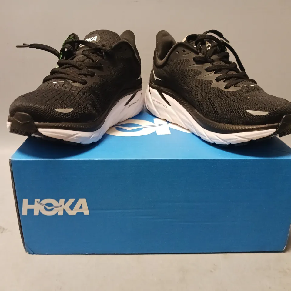 BOXED PAIR OF HOKA CLIFTON 8 SHOES IN BLACK/WHITE UK SIZE 6