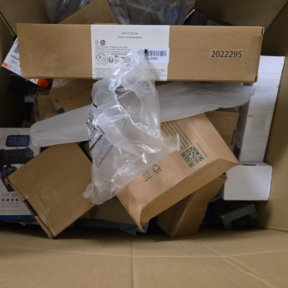BOX OF APPROXIMATELY 20 ASSORTED BROKEN ITEMS TO INCLUDE - KIT VISION ACTION CAMERA , 4 IN 1 CAR CHARGER , RECHARGEABLE LI-ION BATTERY ETC