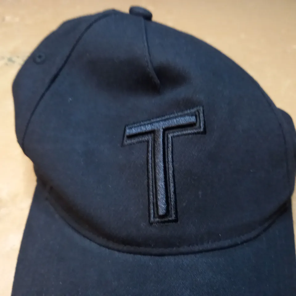 TED BAKER LONDON BASEBALL CAP - BLACK