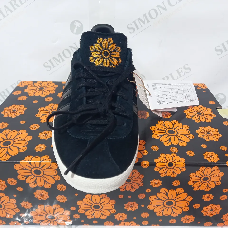 BOXED PAIR OF ADIDAS MEXICANA DOTD SHOES IN BLACK W. FLORAL DESIGN UK SIZE 9