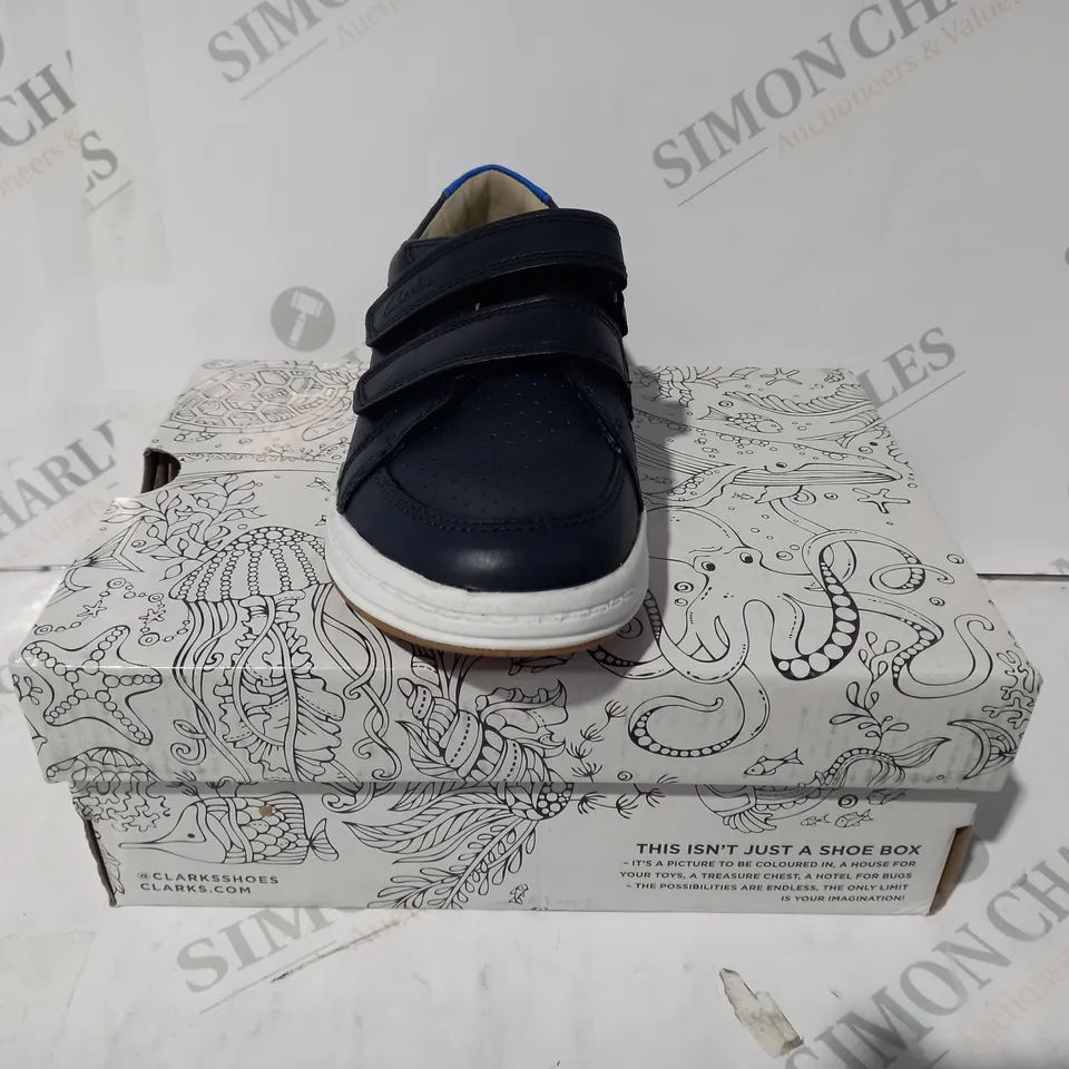 BOXED PAIR OF CLARKS FAWN SOLO KIDS SHOES IN NAVY UK SIZE 11