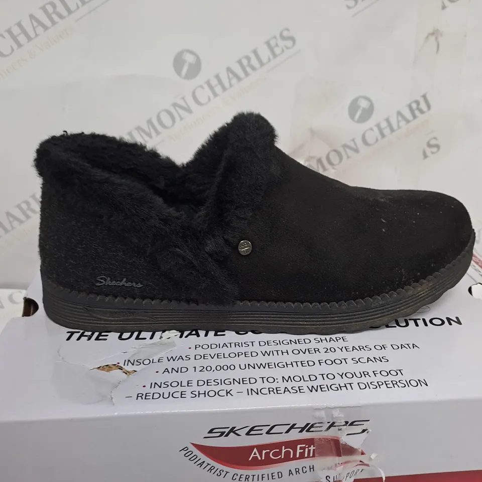 BOXED SKECHERS DREAM BOOTS IN BLACK - SIZE 6