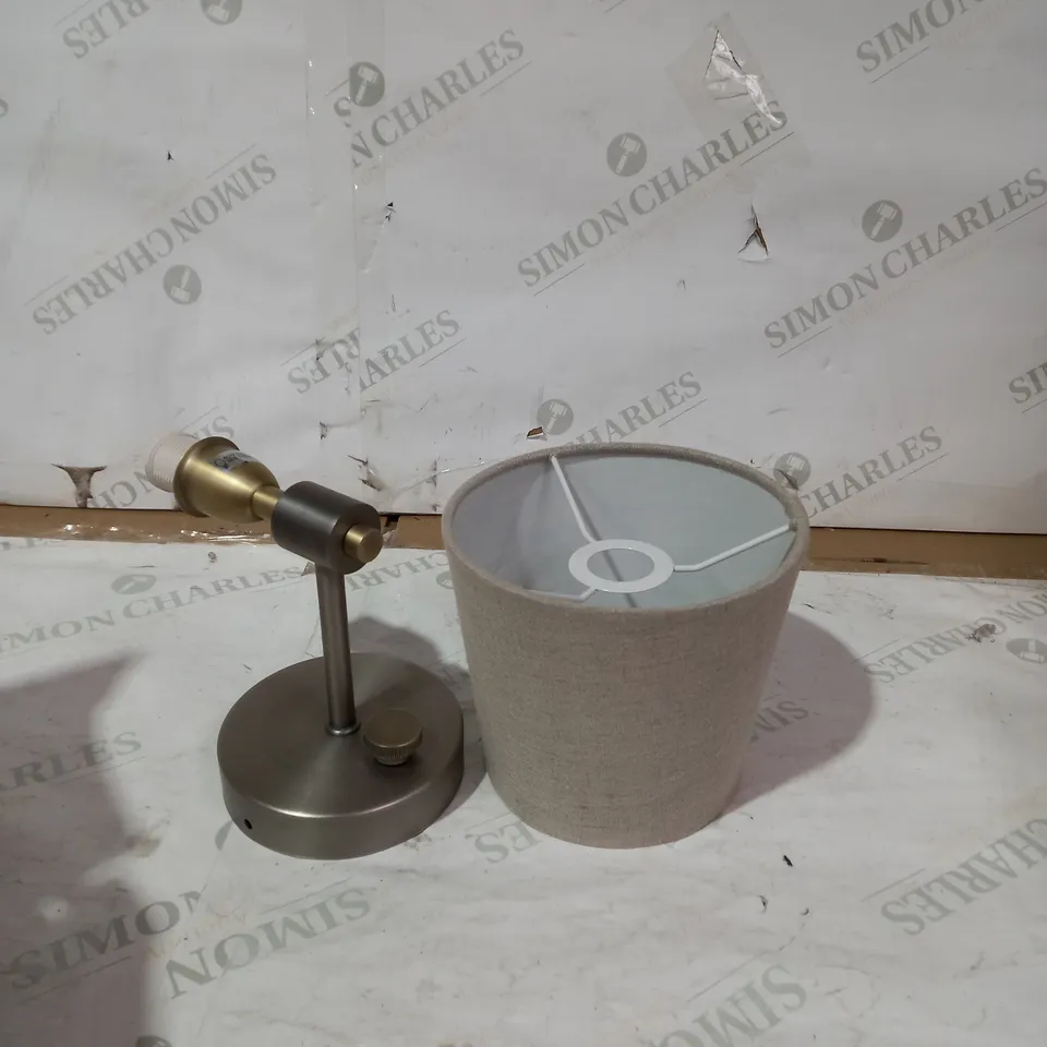 ANSELL WALL LIGHT