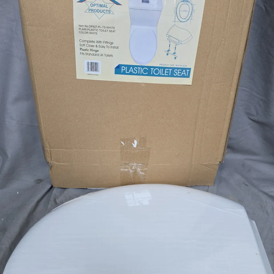 PLASTIC TOILET SEAT – WHITE WITH FITTINGS