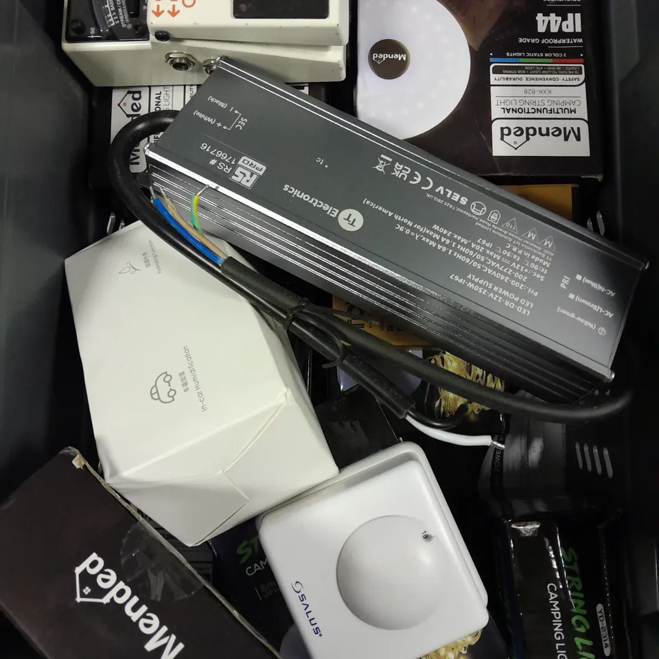APPROXIMATELY 10 ASSORTED ELECTRICAL PRODUCTS TO INCLUDE CAMPING LIGHT, CHROMATIC TUNER, NECK FAN ETC 