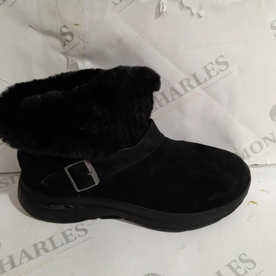 BOXED SKECHERS GO BOOTS IN BLACK - SIZE 3 RRP £20