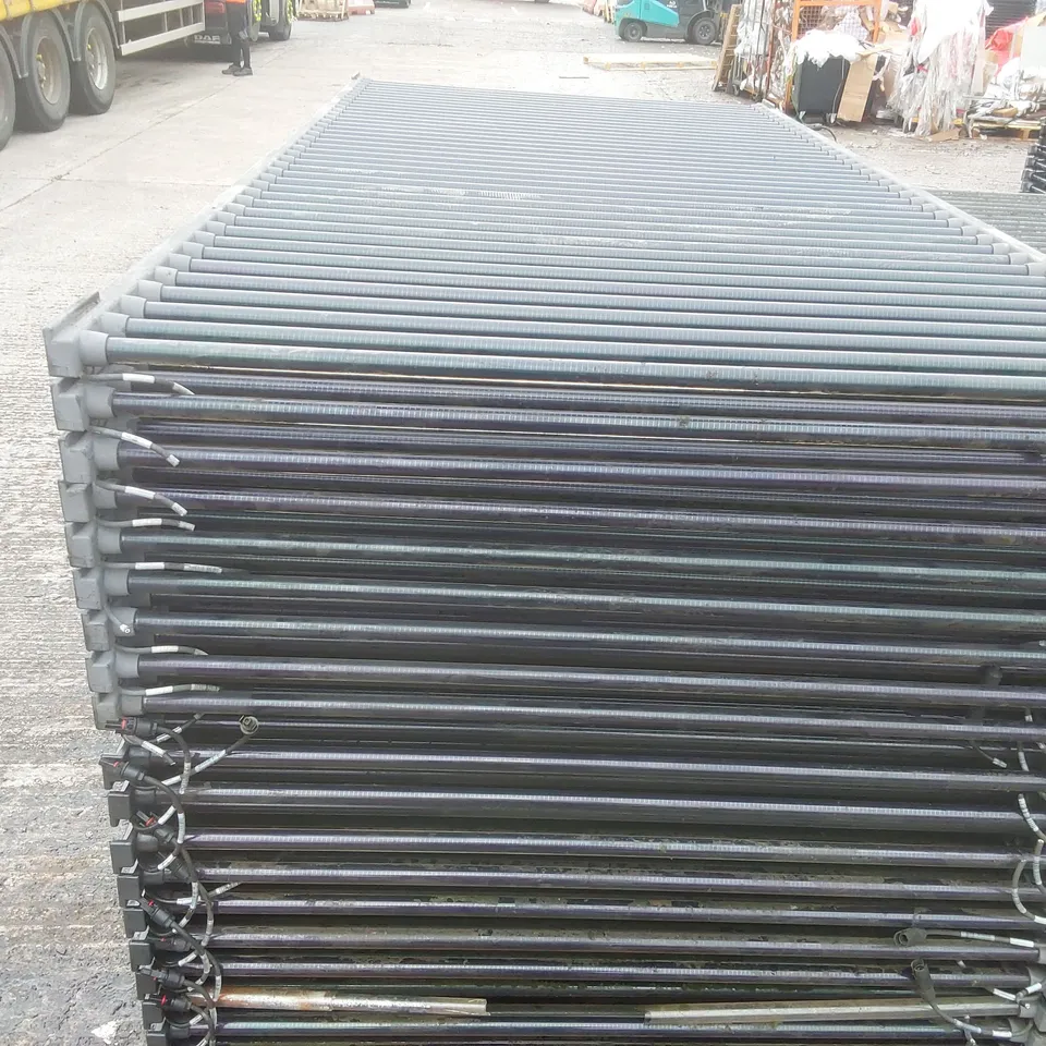 PALLET CONTAINING A VERY LARGE QUANTITY OF SOLAR PANELS