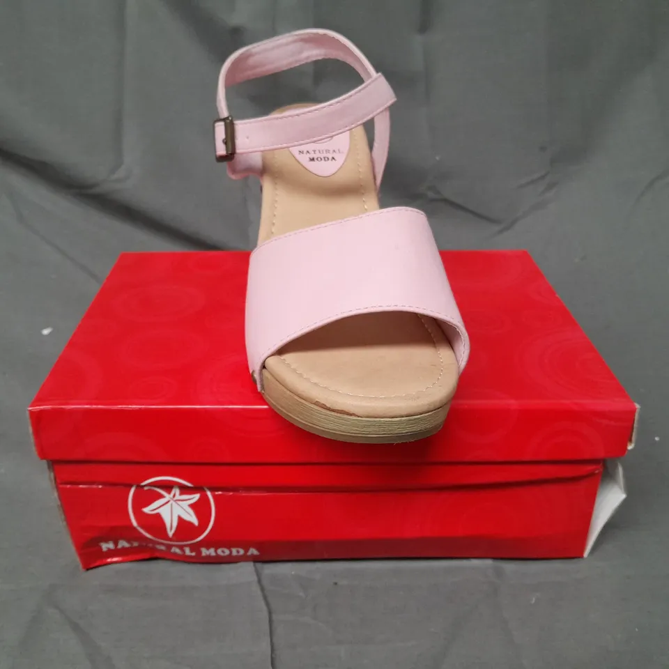 BOX OF APPROXIMATELY 10 BOXED PAIRS OF NATURAL MODA OPEN TOE BLOCK HEEL SANDALS IN PINK - VARIOUS SIZES