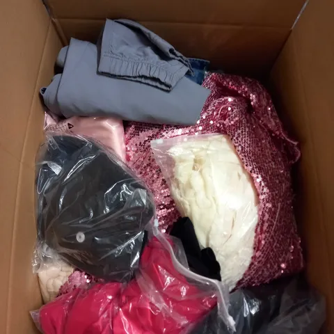 BOX OF APPROX 35 ASSORTED CLOTHING ITEMS TO INCLUDE - DRESSES, T-SHIRTS AND TROUSERS