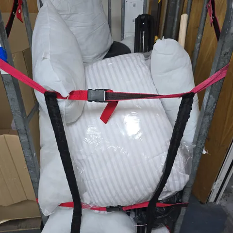 CAGE OF APPROXIMATELY 10 ASSORTED ITEMS TO INCLUDE PILLOWS, BRUSH, 5KG PLATE, ETC - COLLECTION ONLY