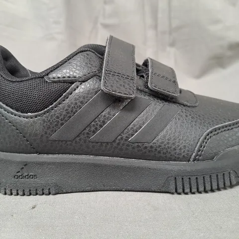 BOXED PAIR OF ADIDAS TENSAUR SPORT 2.0 KIDS SHOES IN BLACK UK SIZE 11