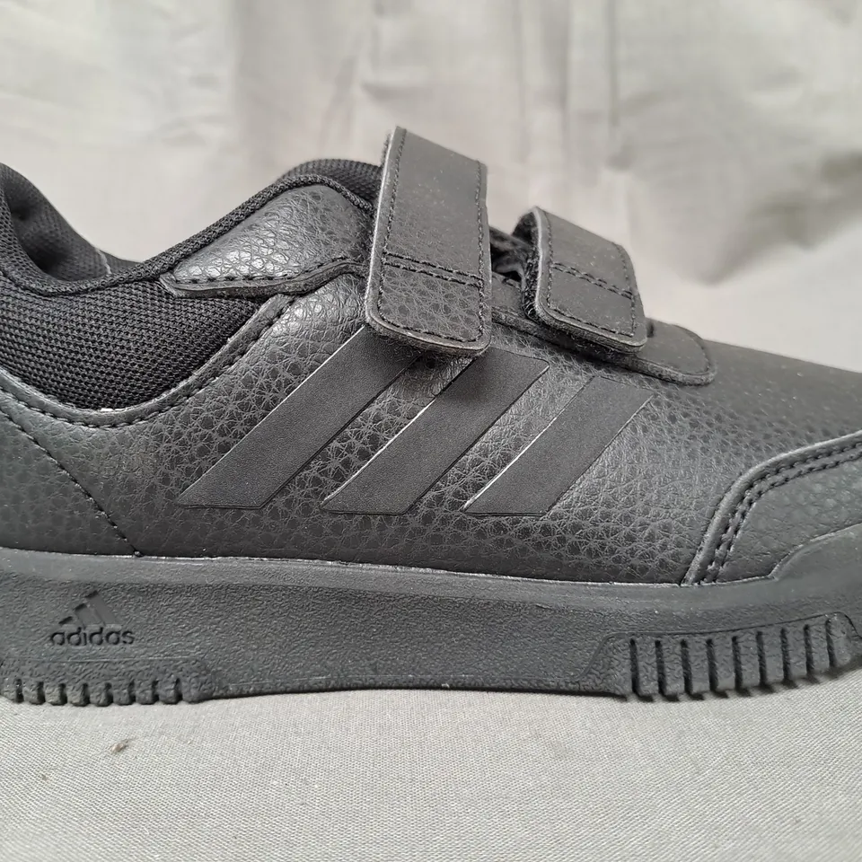 BOXED PAIR OF ADIDAS TENSAUR SPORT 2.0 KIDS SHOES IN BLACK UK SIZE 11