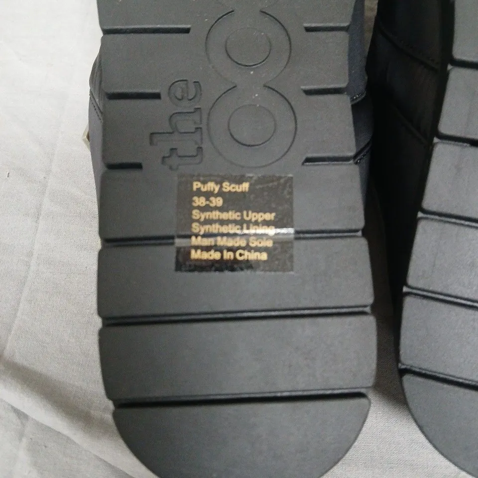BOXED THE OODIE PUFFY SOFT SLIPPERS IN BLACK, UK 5-6 (EU 38-39)