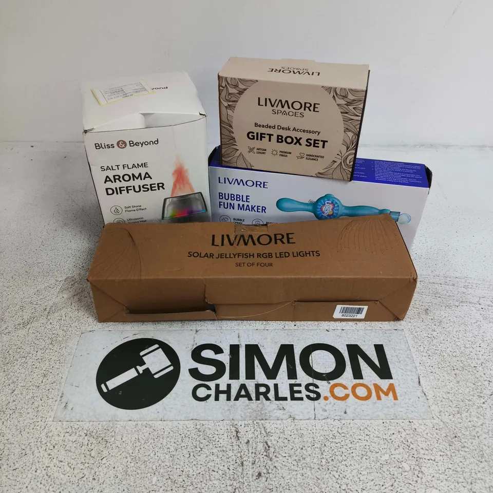 APPROXIMATELY 15 ASSORTED ITEMS TO INCLUDE LIVMORE SPACES GIFT BOX SET, BUBBLE FUN MAKER, SALT FLAME AROMA DIFFUSER, ETC - COLLECTION ONLY