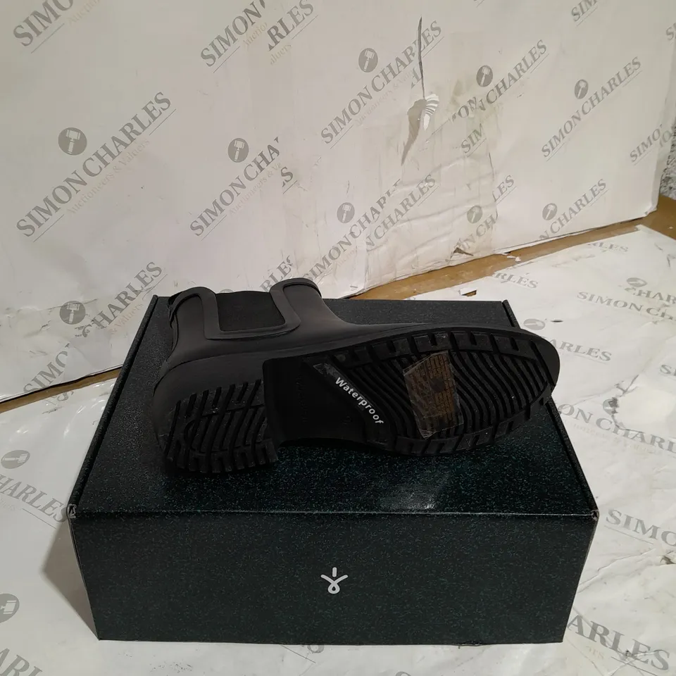 EMU AUSTRALIA GRAYSON RAINBOOT BLACK SIZE 7 - BOXED 