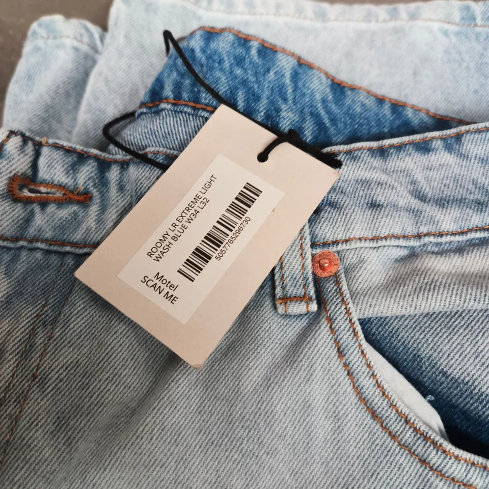MOTEL WOMEN'S LIGHT-WASH DENIM JEANS – TAG ATTACHED W34 L32