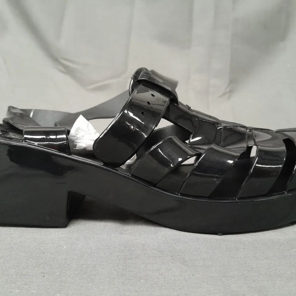 BOX OF APPROXIMATELY 20 PAIRS OF ASPIRER LOW BLOCK HEEL SANDALS IN GLOSSY BLACK - VARIOUS SIZES