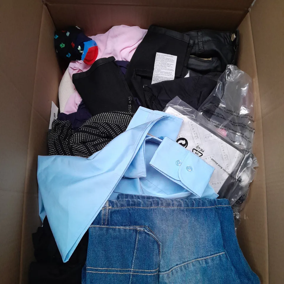 LARGE QAUNTIITY OF ASSORTED CLOTHING ITEMS IN VARIOUS SIZES AND COLORS TO INCLUDE DRESSES, T-SHIRTS AND SOCKS