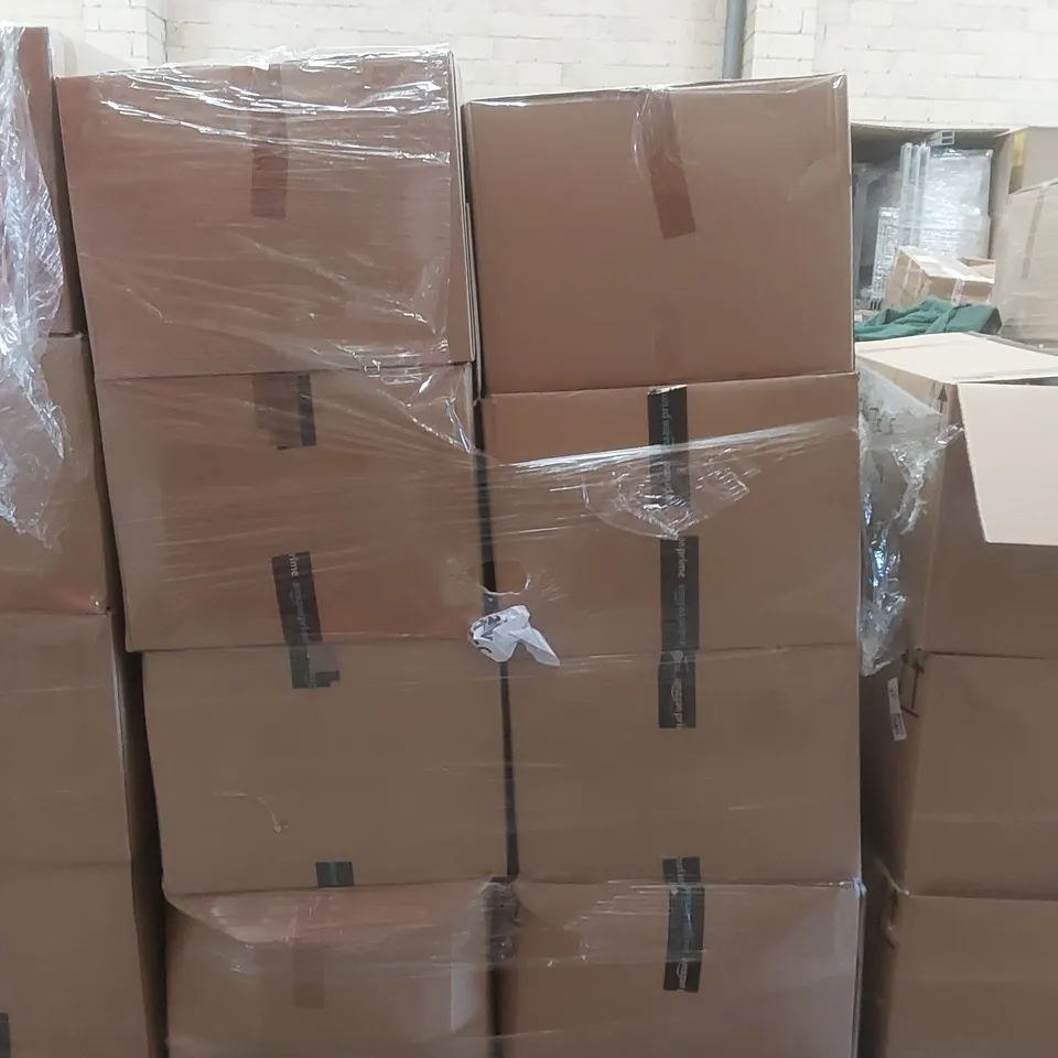 PALLET CONTAINING A LARGE QUANTITY OF