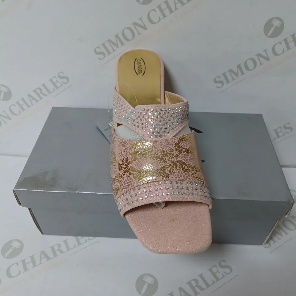 BOXED PAIR OF CASANDRA SANDALS IN PEACH SIZE 5 