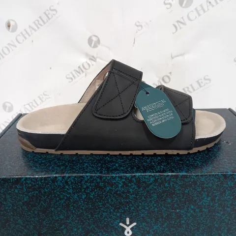EMU AUSTRALIA BLACK ADJUSTABLE SANDALS - SIZE 5