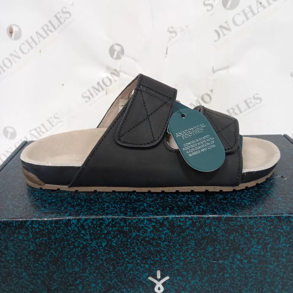 EMU AUSTRALIA BLACK ADJUSTABLE SANDALS - SIZE 5