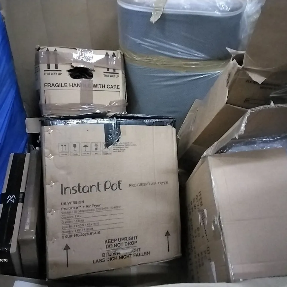 PALLET OF ASSORTED ITEMS INCLUDING ELECTRI  FRYER, MULTI-FUNCTION PULL KITCHEN FAUCET, CAMPING TENT, POP UP TENT, INLINE SKATES, INSTANT POT AIR FRYER