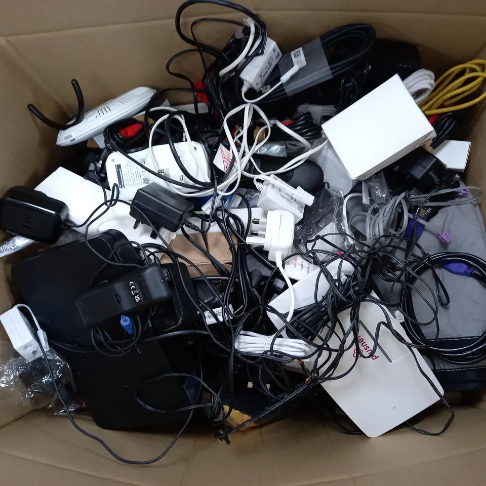 APPROXIMATELY 20 ASSORTED HOUSEHOLD ITEMS TO INCLUDE SKY ROUTER (SR203), DOG OVE MITS, LOCTITE SUPER GLUE, ETC