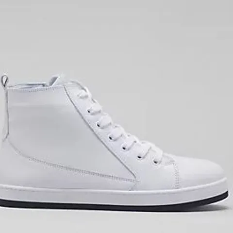 ADESSO LEATHER HIGH TOP TRAINER BOOT WHITE SIZE 6