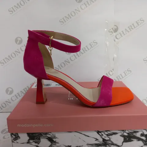 BOXED PAIR OF MODA IN PELLE PURPLE & ORANGE OPEN TOE HIGH HEELS - SIZE 7