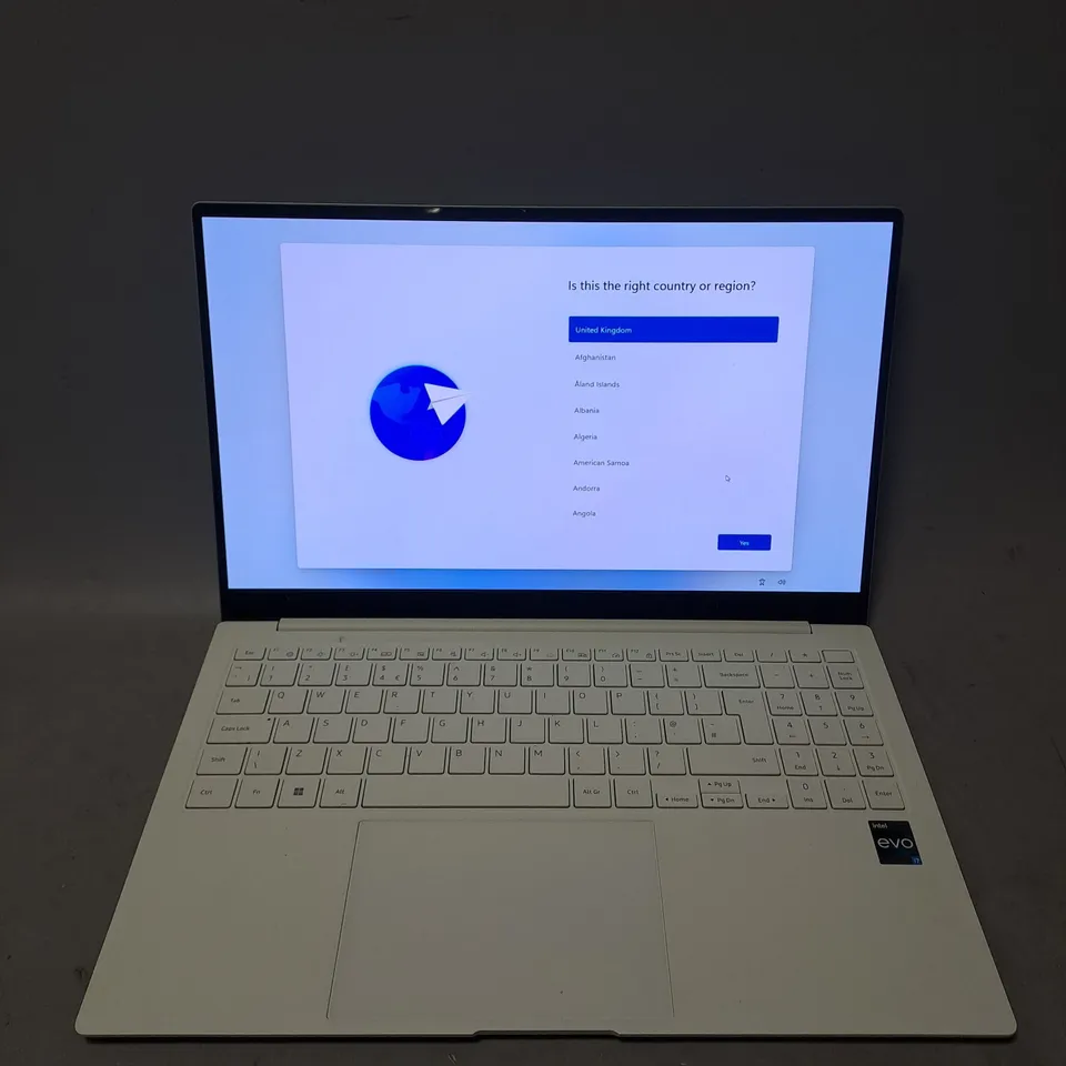 SAMSUNG GALAXY BOOK2 PRO LAPTOP