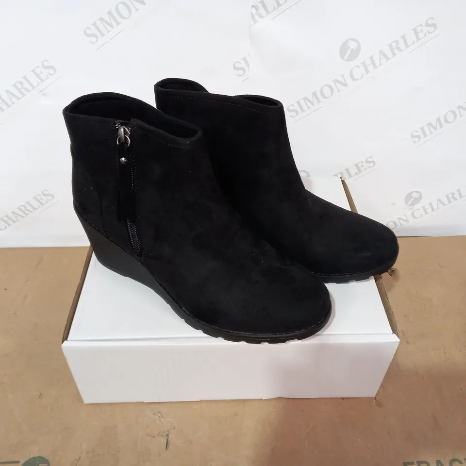 BOXED PAIR OF BOBS BY SKECHERS BLACK WEDGE BOOTS- SIZE 6.5