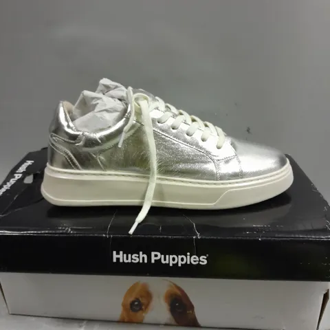 BOXED PAIR OF HUSH PUPPIES CAMILLE LACE CUPSOLE TRAINERS IN SILVER - 6