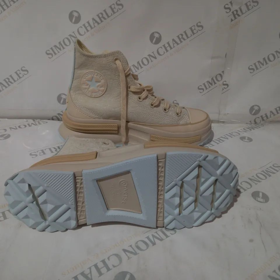 CONVERSE ALL STAR SIZE 6 CREAM HIGH TOPS